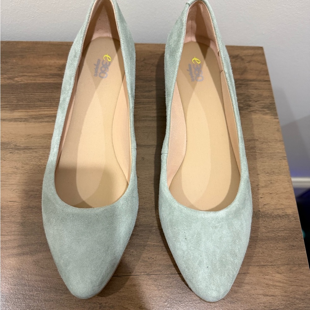 Easy Spirit Light Green Suede Flats- never worn. Brand new